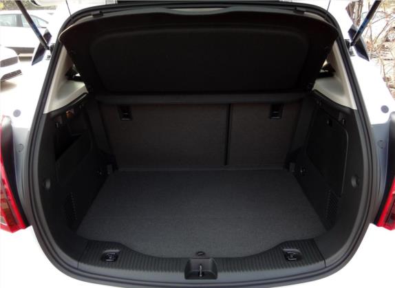 昂科拉 2017款 18T 自动两驱都市精英型 车厢座椅   后备厢