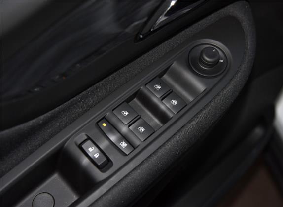 昂科拉 2018款 18T 自动两驱都市时尚型 车厢座椅   门窗控制