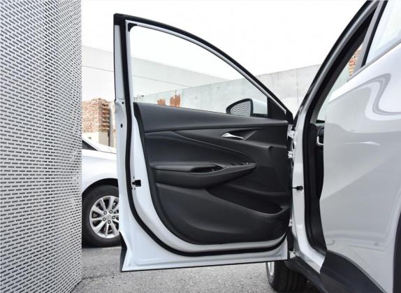 昂科拉 2020款 15T 自动进取型 车厢座椅   前门板