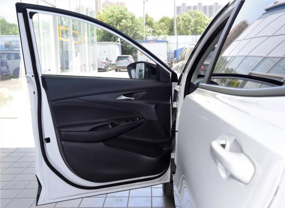昂科拉 2020款 20T CVT精英型 车厢座椅   前门板