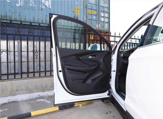 昂科威 2020款 20T 两驱精英型 车厢座椅   前门板