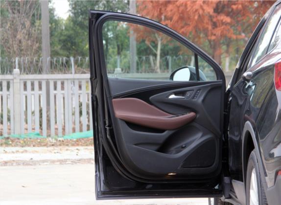 昂科威 2020款 20T 两驱豪华型 车厢座椅   前门板