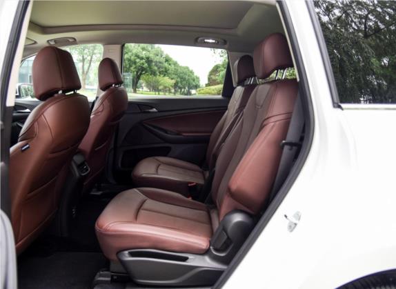 别克GL6 2018款 18T 6座尊贵型 车厢座椅   后排空间