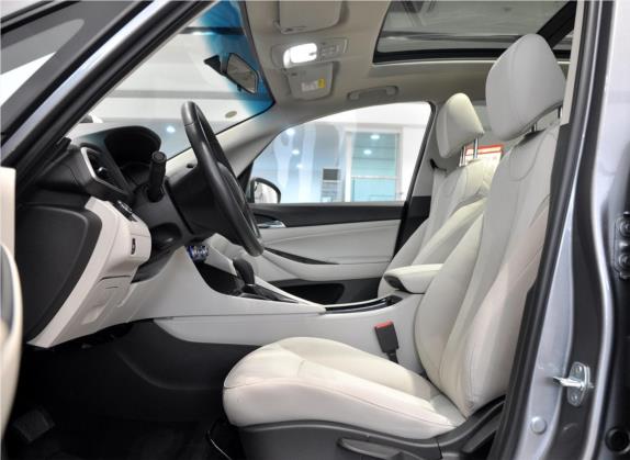 别克GL6 2018款 18T 6座精英型 车厢座椅   前排空间