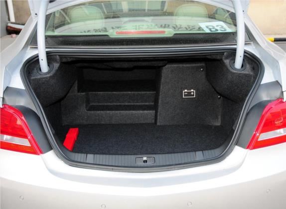 君越 2013款 eAssist 2.4L节能舒适型 车厢座椅   后备厢