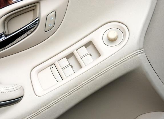 君越 2013款 eAssist 2.4L节能舒适型 车厢座椅   门窗控制