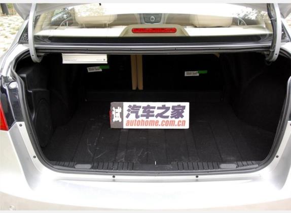 凯越 2008款 1.6LE-ATNavi 车厢座椅   后备厢