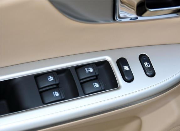 凯越 2011款 1.6LX-MT 车厢座椅   门窗控制