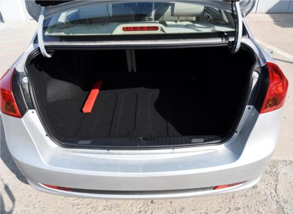 凯越 2015款 1.5L 自动经典型 车厢座椅   后备厢