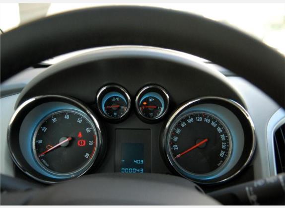 英朗 2010款 XT 1.6L 手动进取版 中控类   仪表盘