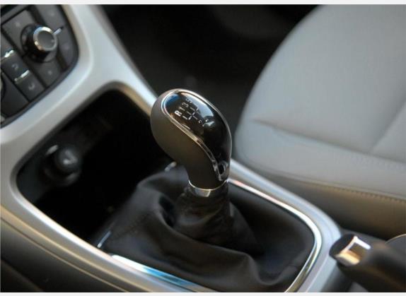 英朗 2010款 XT 1.6L 手动进取版 中控类   挡把