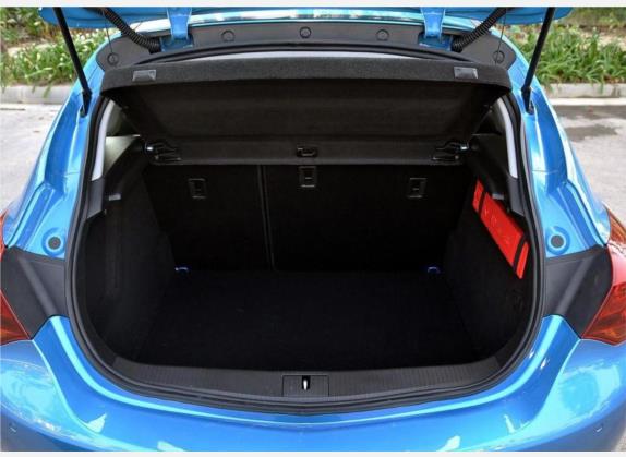 英朗 2010款 XT 1.6T 新锐运动版 车厢座椅   后备厢
