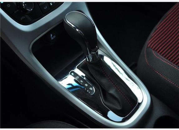英朗 2010款 XT 1.6T 新锐运动版 中控类   挡把
