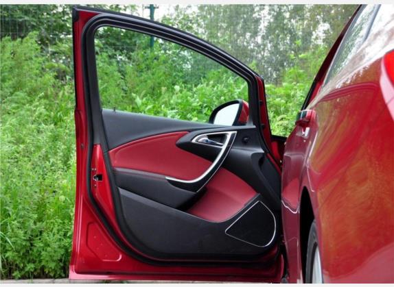 英朗 2010款 GT 1.6T 新锐运动版 车厢座椅   前门板