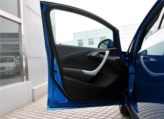 英朗 2012款 XT 1.6T 时尚运动版 车厢座椅   前门板