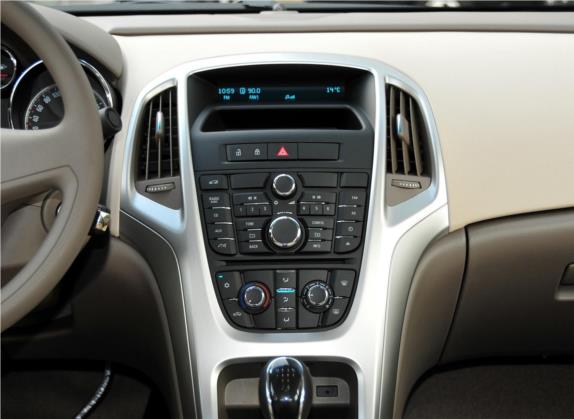 英朗 2012款 GT 1.6L 手动舒适版 中控类   中控台
