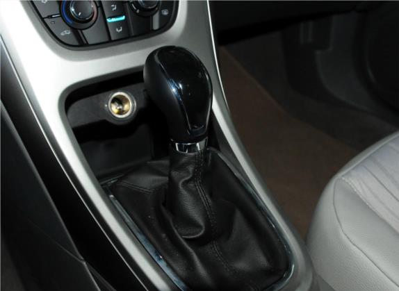 英朗 2013款 XT 1.6L 手动舒适版 中控类   挡把