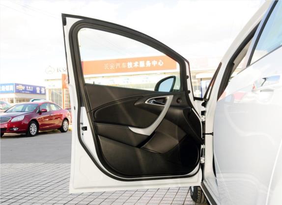 英朗 2013款 XT 1.6L 自动时尚版 车厢座椅   前门板