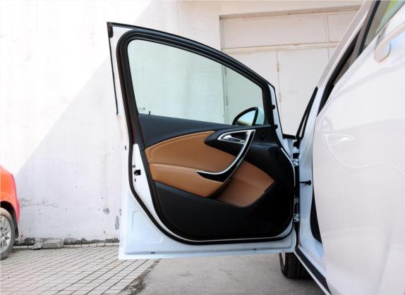 英朗 2013款 GT 1.6T 自动时尚运动版 车厢座椅   前门板