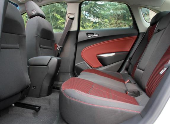 英朗 2013款 GT 1.6T 自动新锐运动版 车厢座椅   后排空间