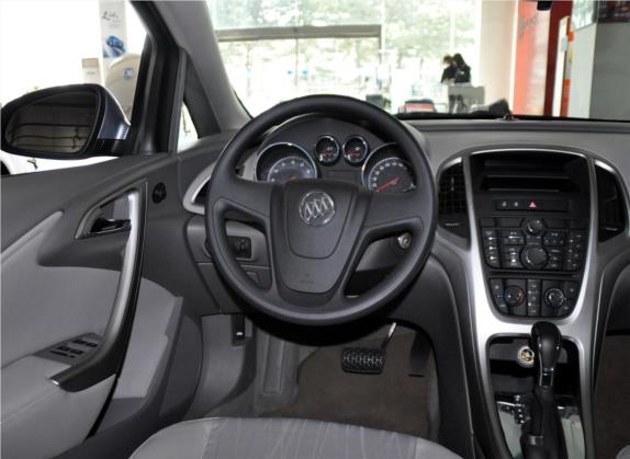 英朗 2014款 XT 1.6L 自动舒适版 中控类   驾驶位