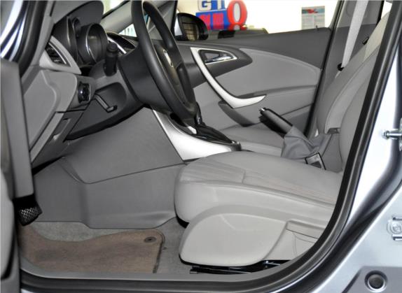 英朗 2014款 XT 1.6L 自动舒适版 车厢座椅   前排空间