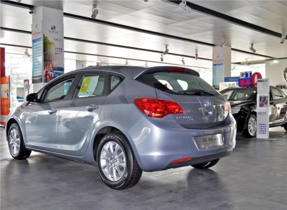 英朗 2014款 XT 1.6L 自动舒适版 外观   斜后