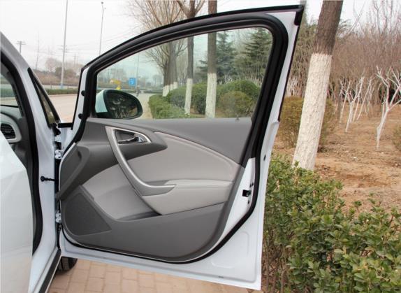 英朗 2014款 XT 1.6L 手动进取版 车厢座椅   前门板