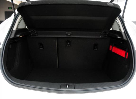 英朗 2014款 XT 1.6T 自动时尚运动版 车厢座椅   后备厢