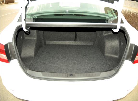 英朗 2015款 15N 自动豪华型 车厢座椅   后备厢