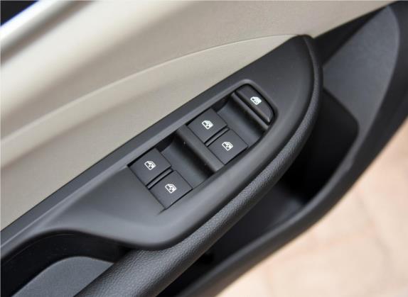 英朗 2017款 15N 手动精英型 车厢座椅   门窗控制