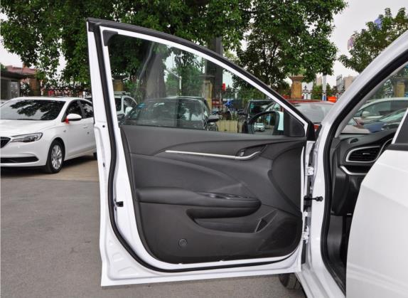英朗 2021款 改款 典范 1.5L 自动精英型 车厢座椅   前门板