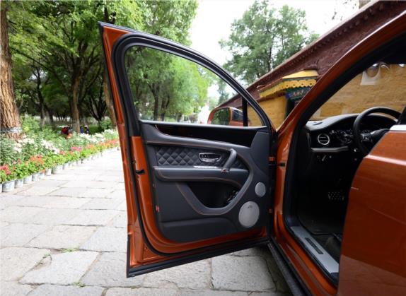 添越 2016款 6.0T 标准版 车厢座椅   前门板