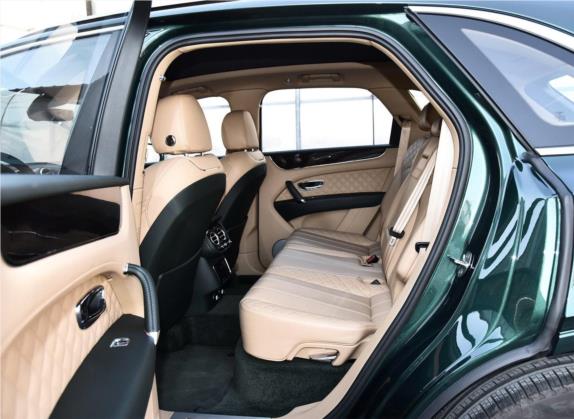 添越 2017款 6.0T 标准版 车厢座椅   后排空间