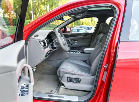添越 2018款 4.0T V8 车厢座椅   前排空间