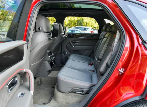 添越 2018款 4.0T V8 车厢座椅   后排空间