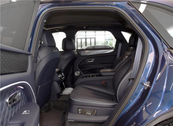 添越 2021款 4.0T V8 车厢座椅   后排空间