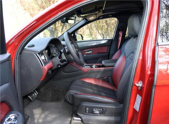 添越 2022款 4.0T V8 S 车厢座椅   前排空间