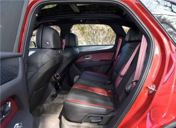 添越 2022款 4.0T V8 S 车厢座椅   后排空间