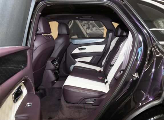 添越 2022款 4.0T V8 车厢座椅   后排空间