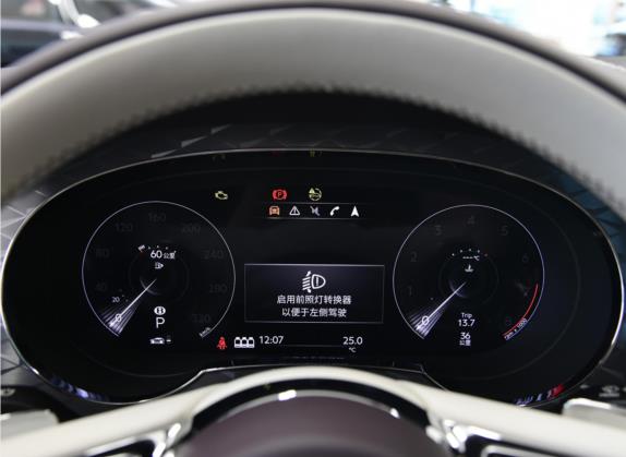 添越 2022款 4.0T V8 中控类   仪表盘