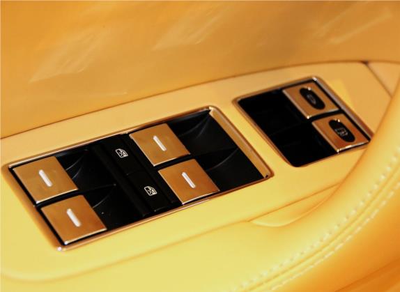 飞驰 2010款 6.0T 五座版 车厢座椅   门窗控制