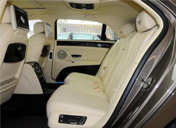 飞驰 2013款 6.0T W12 Mulliner 车厢座椅   后排空间