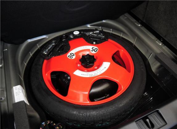 飞驰 2014款 4.0T V8 尊贵版 其他细节类   备胎