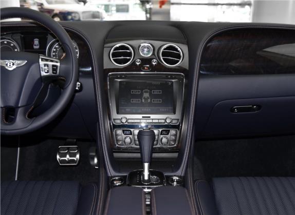 飞驰 2015款 4.0T V8 标准版 中控类   中控台
