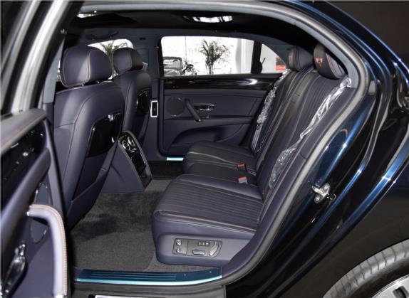 飞驰 2015款 4.0T V8 标准版 车厢座椅   后排空间