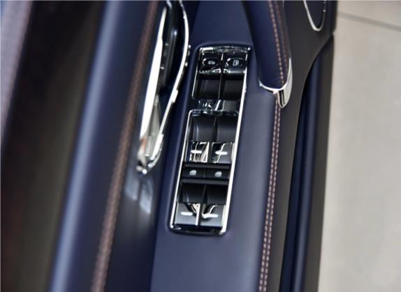 飞驰 2015款 4.0T V8 标准版 车厢座椅   门窗控制