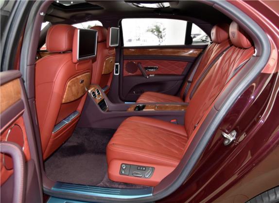 飞驰 2015款 6.0T W12 标准版 车厢座椅   后排空间