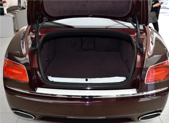 飞驰 2015款 6.0T W12 标准版 车厢座椅   后备厢