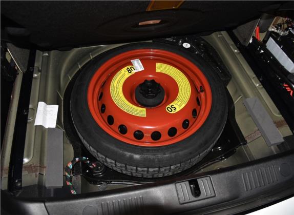 飞驰 2016款 4.0T V8 标准版 其他细节类   备胎
